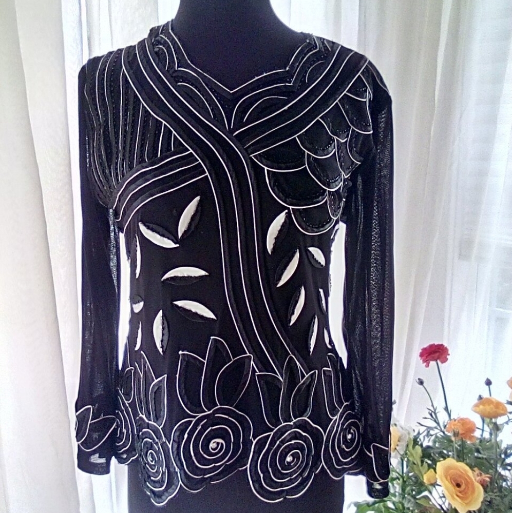- 2 --Pretty Angel black embellished top size M  B1